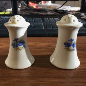Vtg Ceramic Cornflower Blue & White Salt & Pepper Shakers Collectible